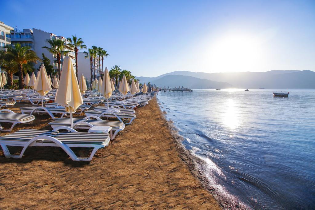Aurasia Beach