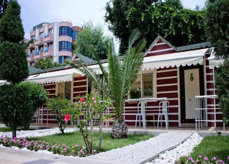 Armas Beach Hotel