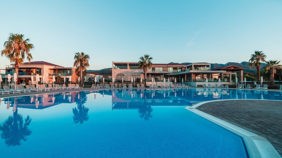 Almyros Beach Resort & SPA