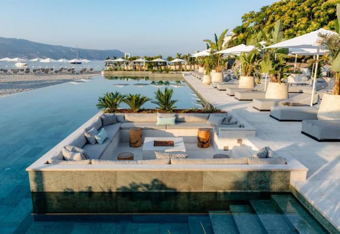 Lazure Hotel & Marina