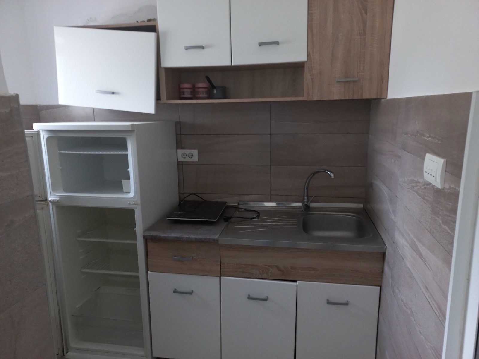 Apartmani Pefki ex Borovi