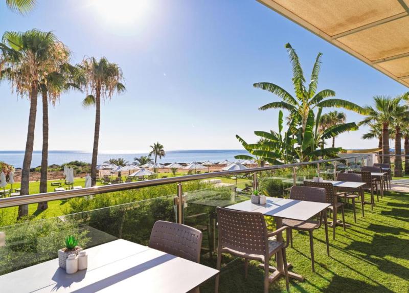 Leonardo Crystal Cove & Spa Hotel