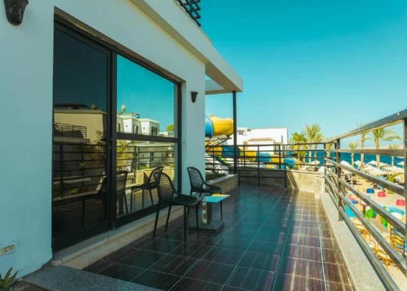La Rosa Waves Hotel