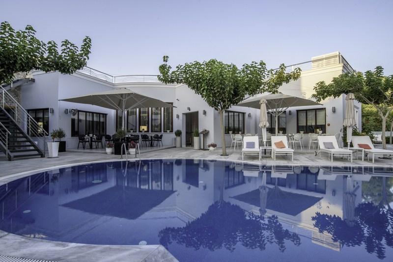La Mer Deluxe Hotel