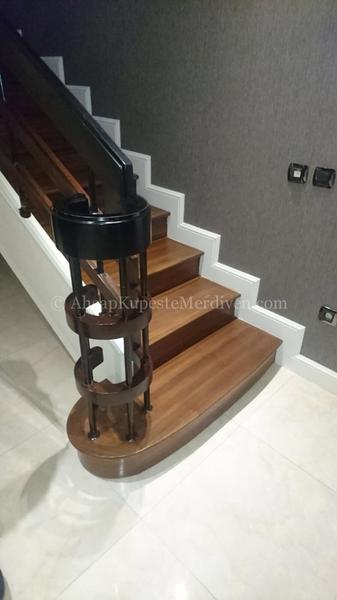 Siyah küpeşte ahşap basamak merdiven başlangıç detayı 2018 — Can Mobilya Dekorasyon İstanbul