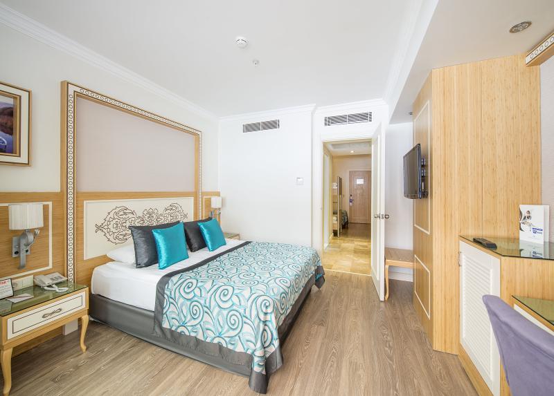Crystal Waterworld Resort & Spa Hotel