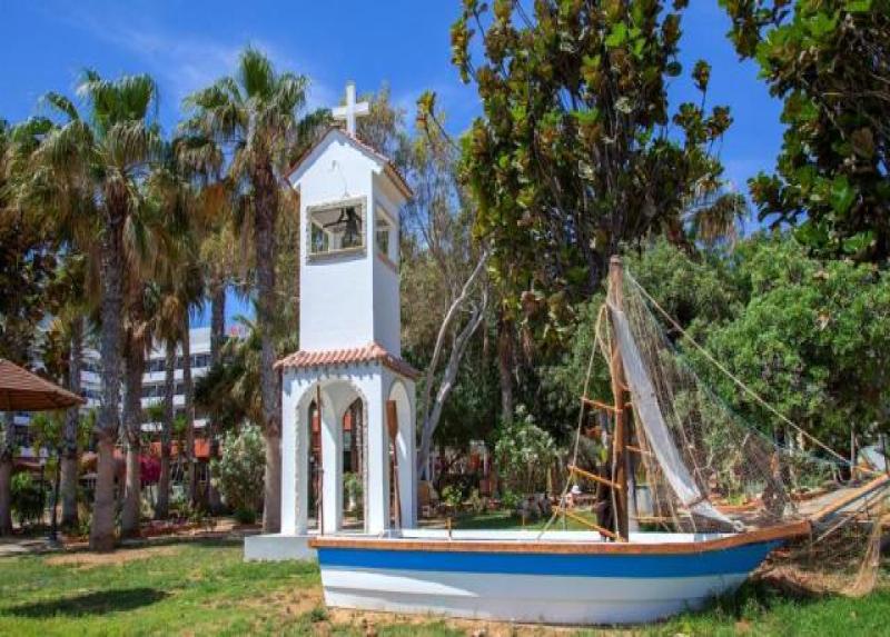 Cavo Maris Beach Hotel