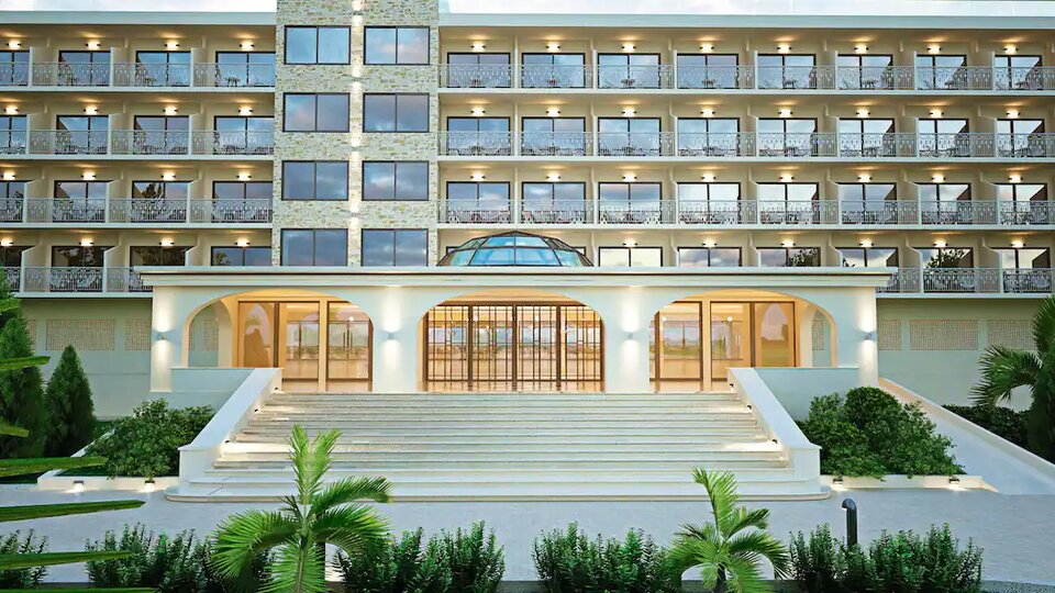 Ninos Grand Hotel & Resort 