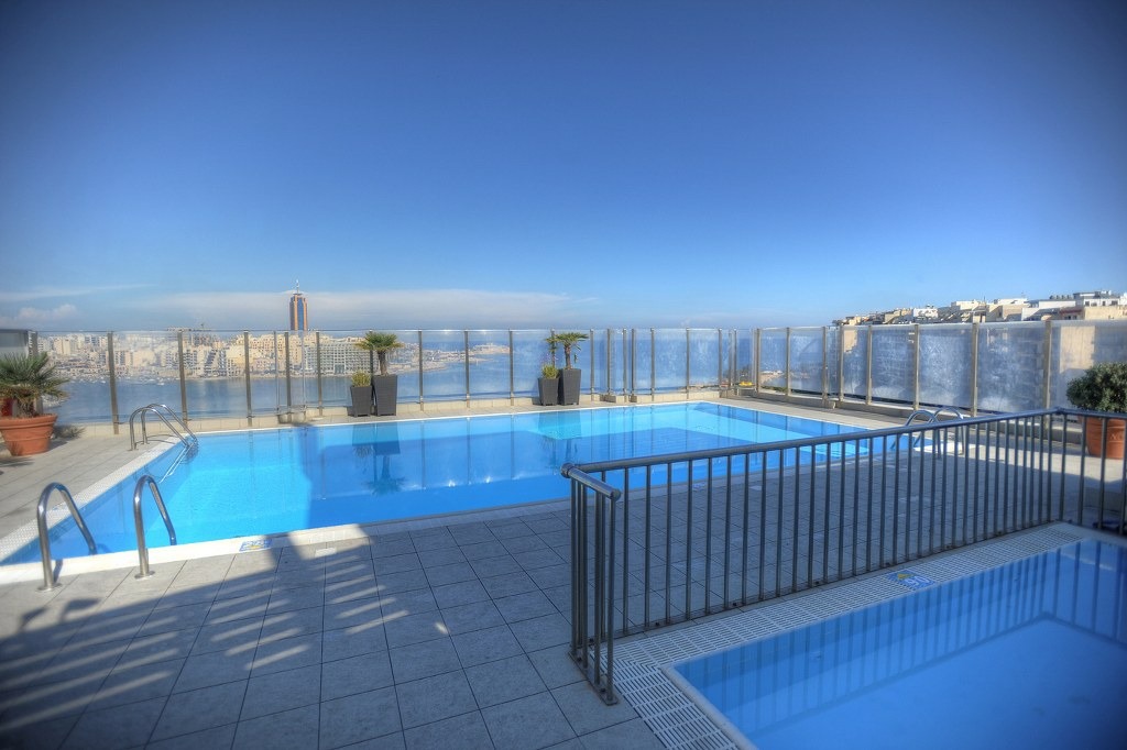 Plaza Regency Suites