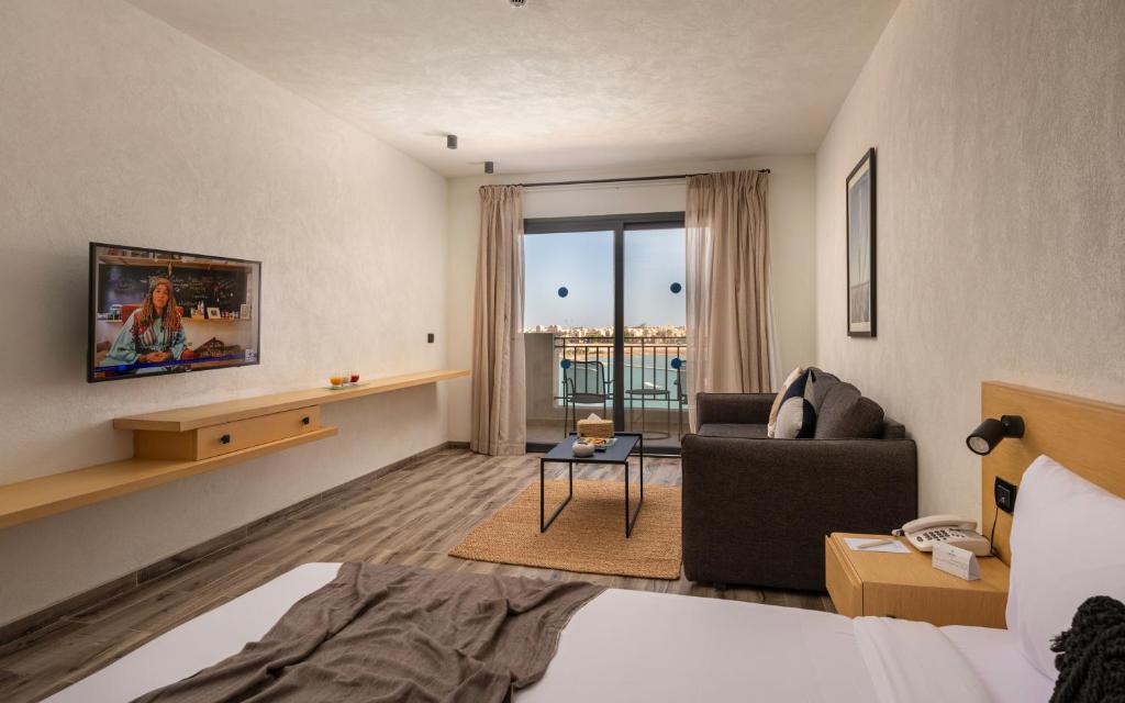 Creek Hotel and Resedences