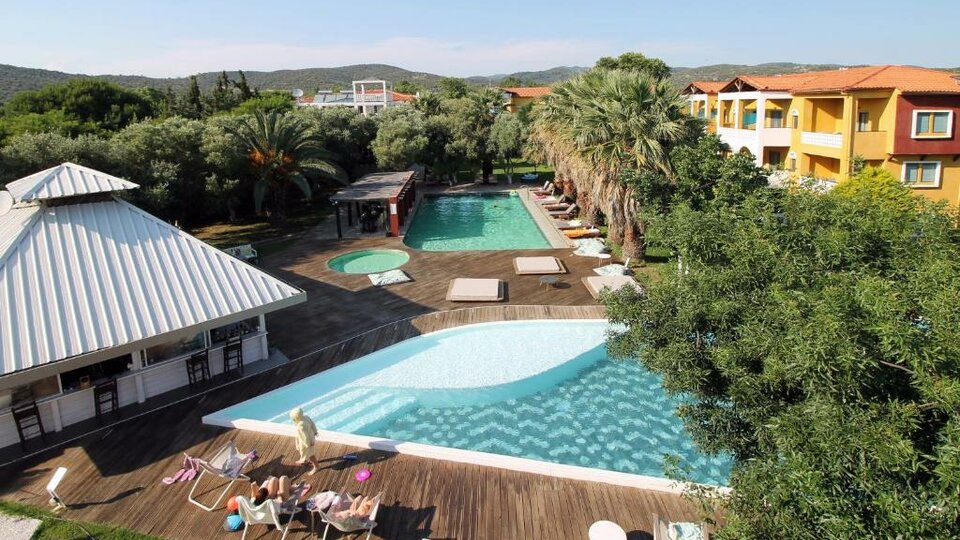 Despotiko Apartment Hotel and Suites