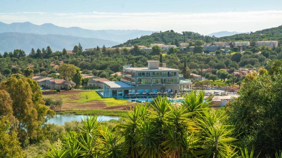 Ninos Laguna Holiday Resort 