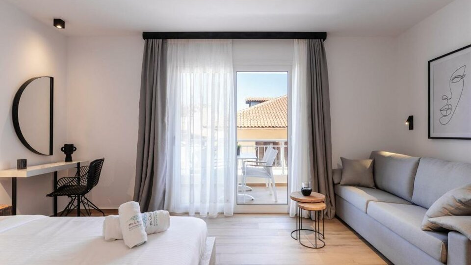 Kentro Luxury Suites