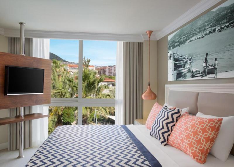 Paloma Marina Suites Hotel