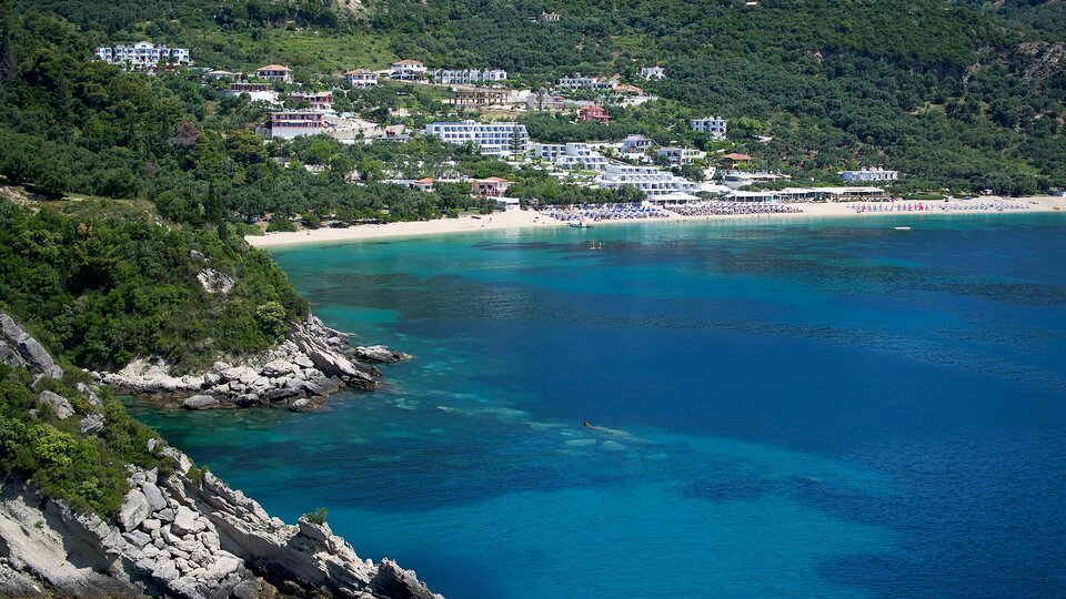 Lichnos Beach Hotel & Suites
