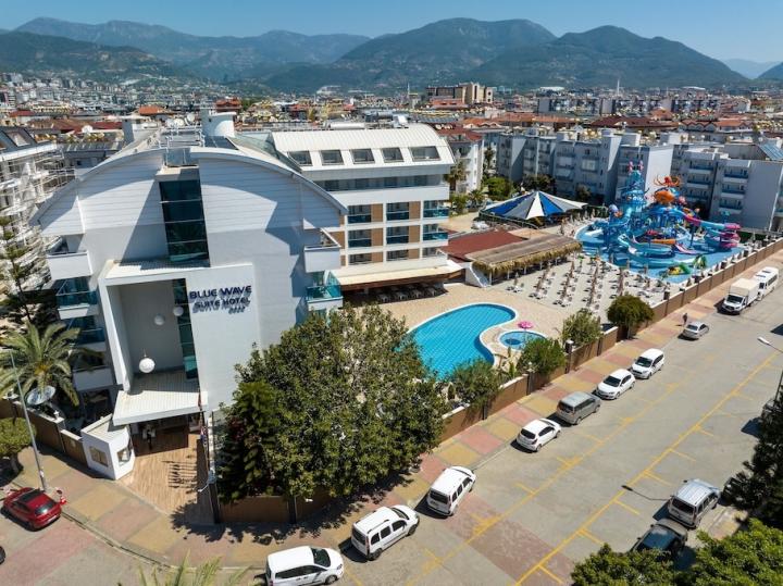 Blue Wave Suite Hotel