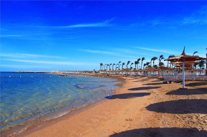 Pick Albatros Dana Beach Resort