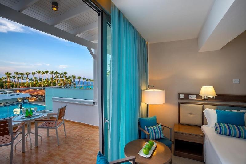 Cavo Maris Hotel