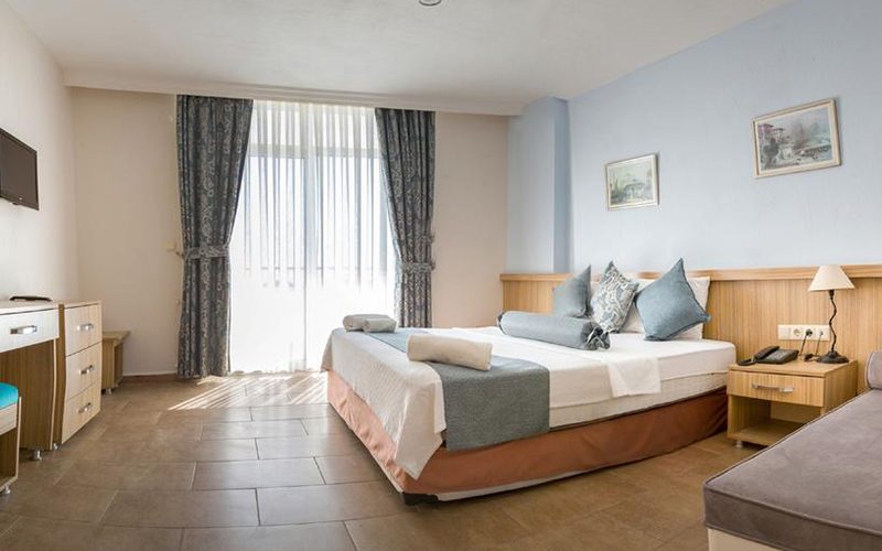 Ponz Hotel
