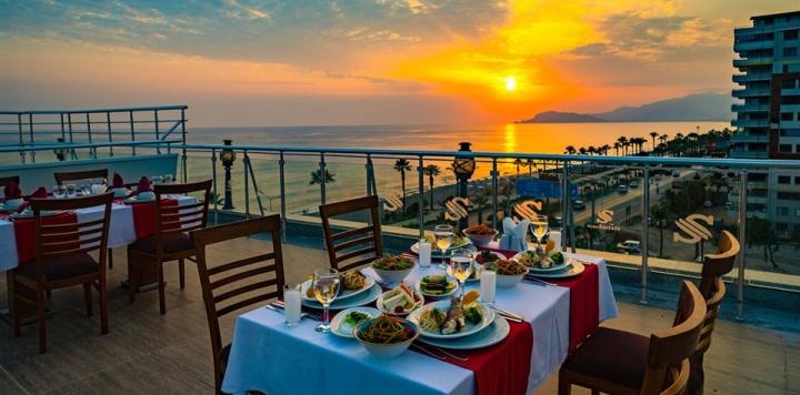 Senza Grand Santana Hotel