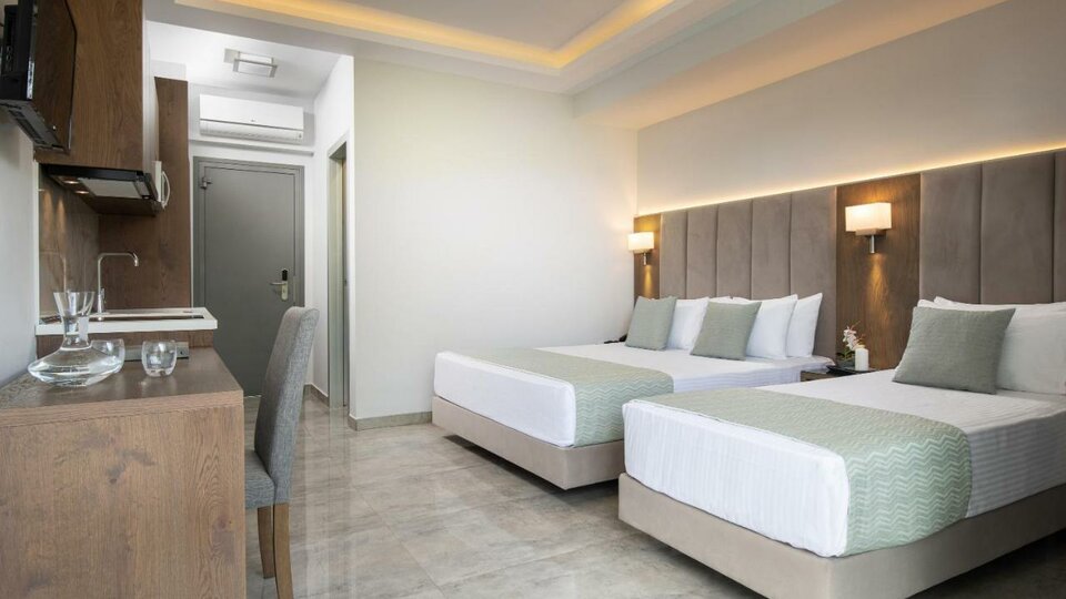 Hotel 4 You Family