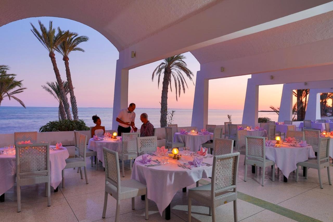 Hari Club Beach Resort