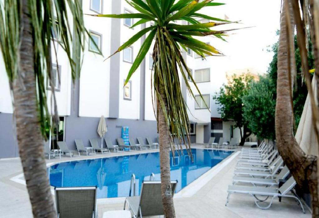 Mert SeaSide Adult Only 16+