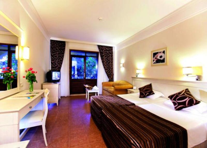 Champion Holiday Village Hotel