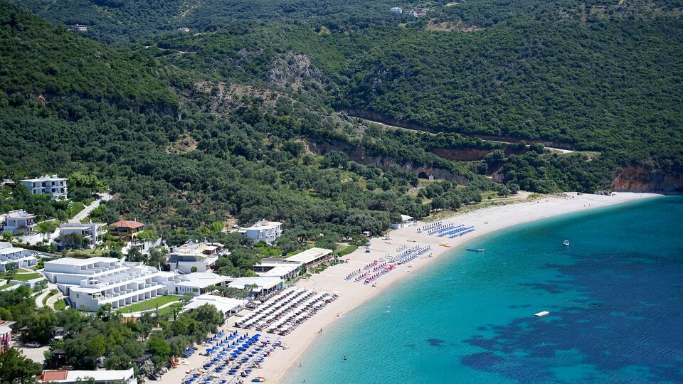 Lichnos Beach Hotel & Suites