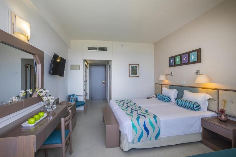 Cavo Maris Hotel