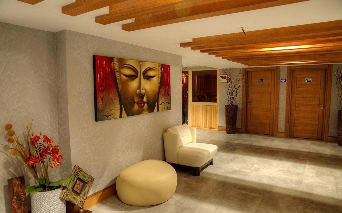 Le Bleu Hotel