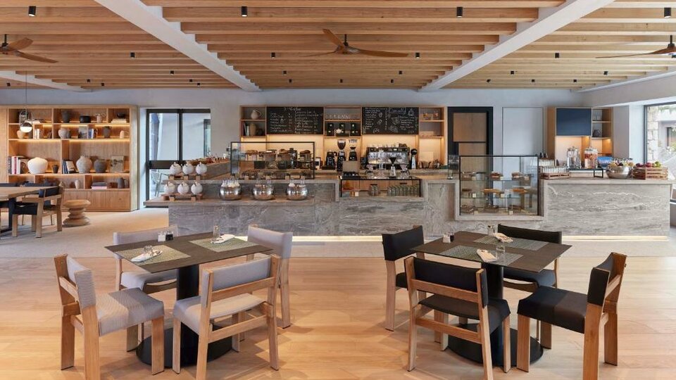 W Costa Navarino