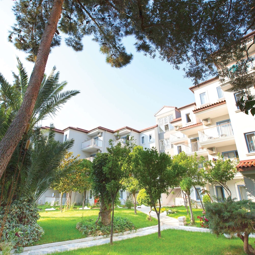 Paloma Marina Suites