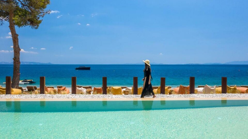 Isla Brown Corinthia