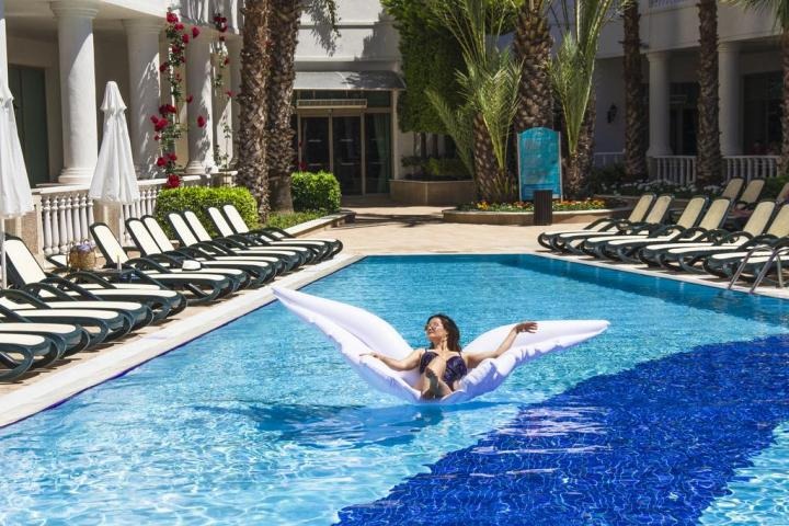 Alba Queen Hotel