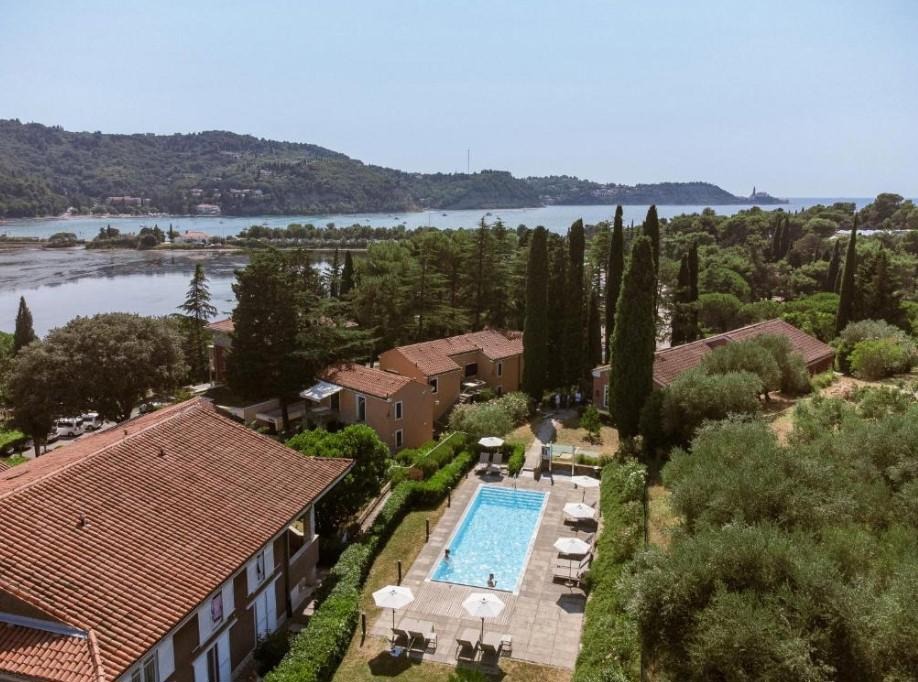 Laguna 3*