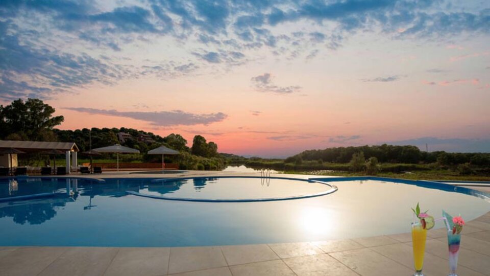 Ninos Laguna Holiday Resort 