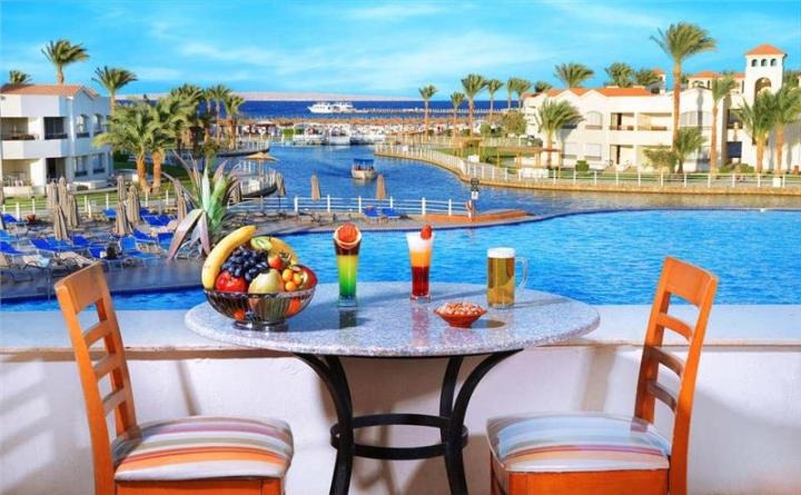 Pick Albatros Dana Beach Resort