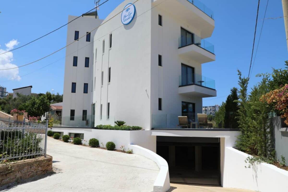 Blue Eye Hotel