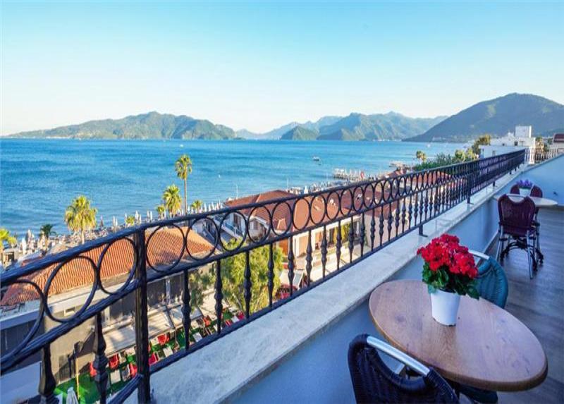 Aurasia Sea Side Hotel
