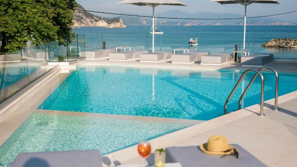 Alboro Seaside Suites 