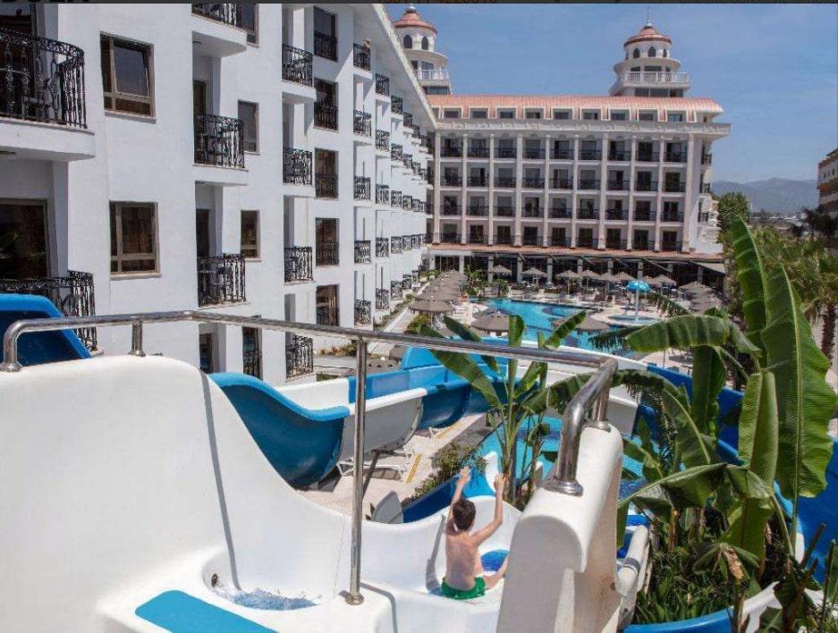 Blue Marlin Deluxe Spa & Resort
