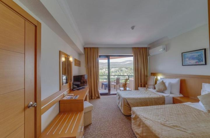 The Holiday Resort Hotel