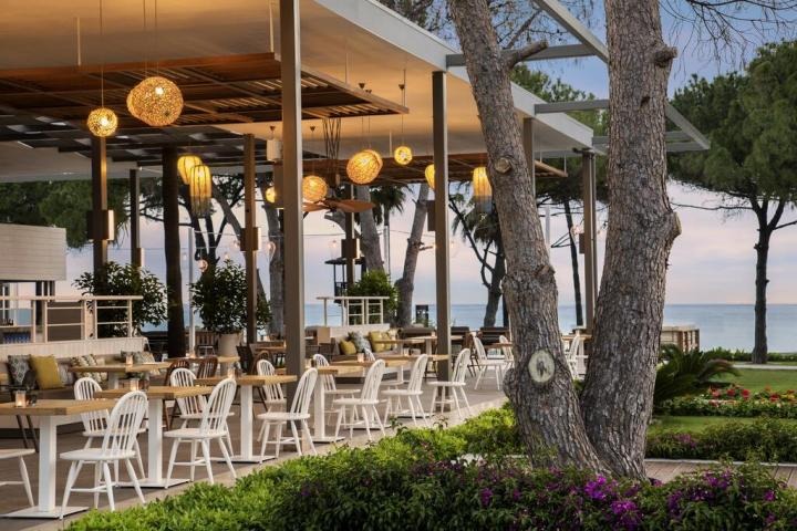 Acanthus & Cennet Barut Collection