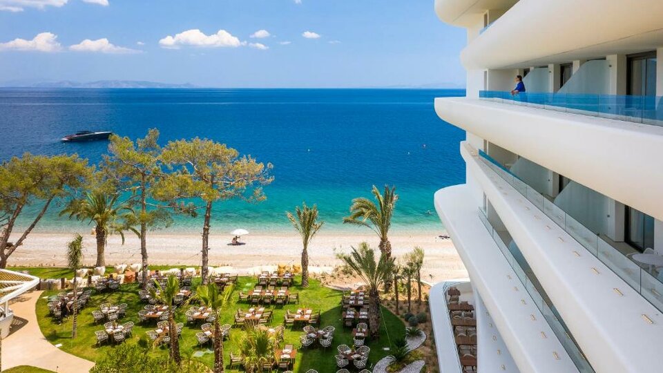 Isla Brown Corinthia