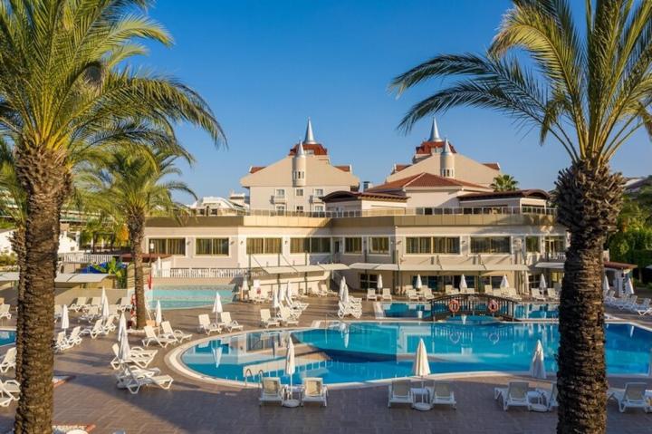 Aydinbey Famous Resort