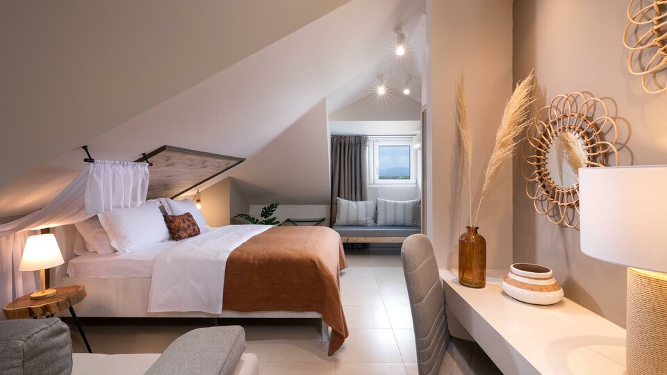 Elle Rooms and Suites
