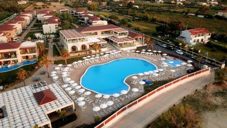 Almyros Beach Resort & SPA
