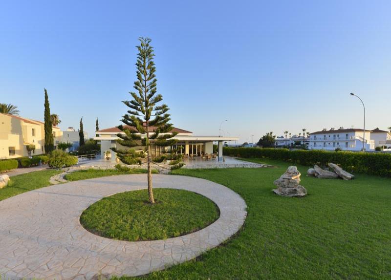Makronisos Holiday Village Hotel