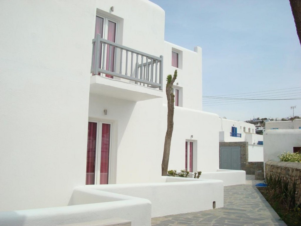 Eleana Studios & Suites